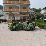 Ania 아파트